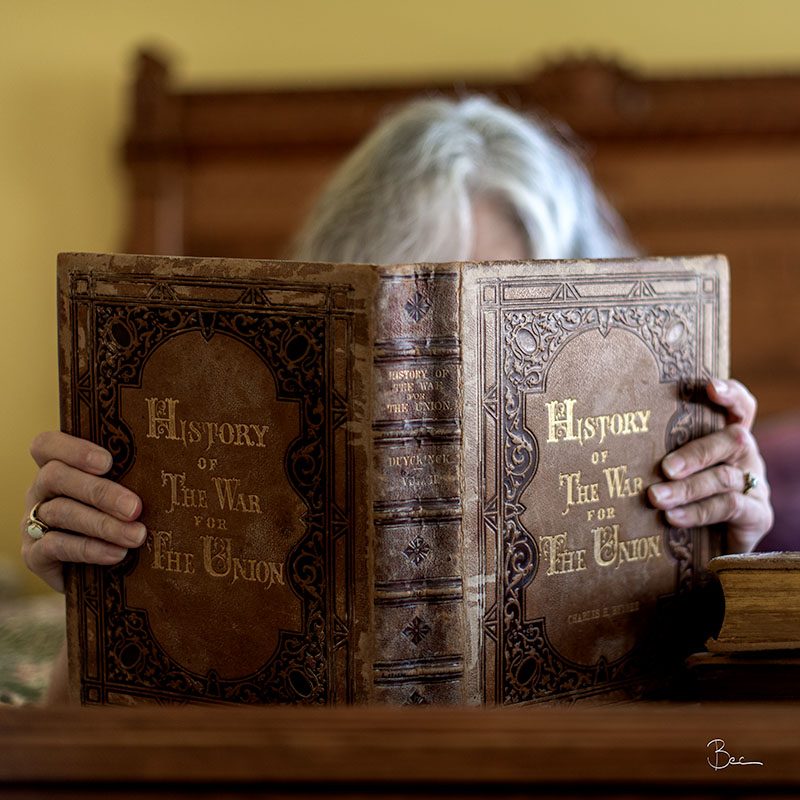 Day05022025_LightReadingFacelessSelfPortrait_8505469Coolinsta Light Reading | Visual Diary