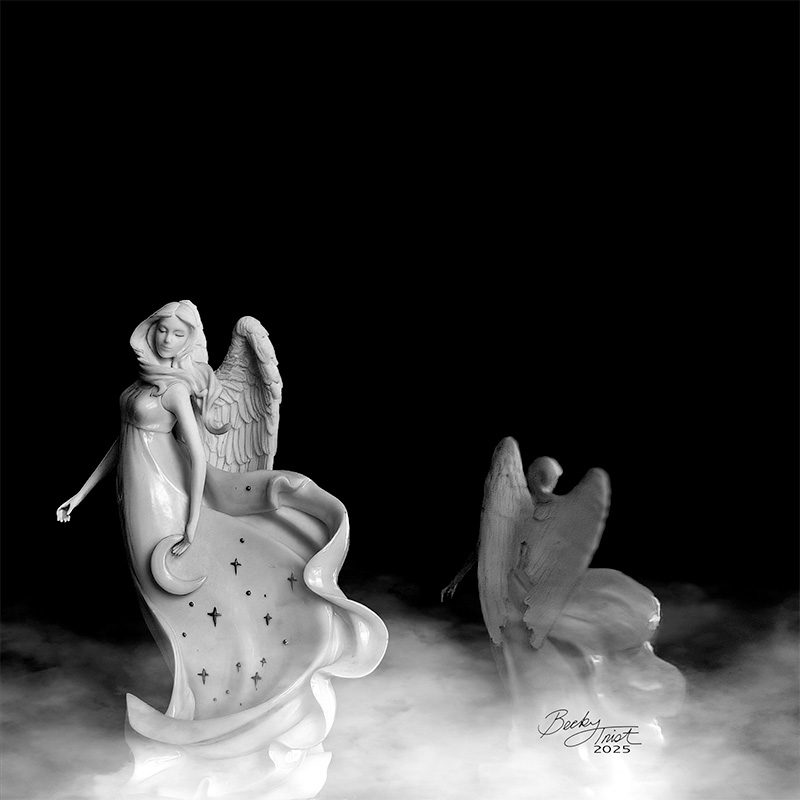 Black/White Image of statue | Lensbaby Composer Pro Sweet 35