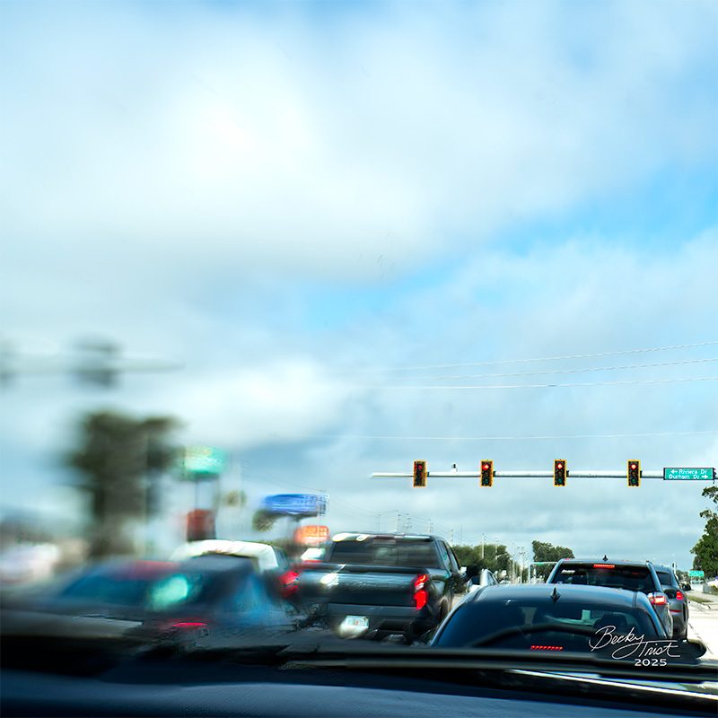 Cars stopped at traffic light | Lensbaby Composer Pro Sweet 35